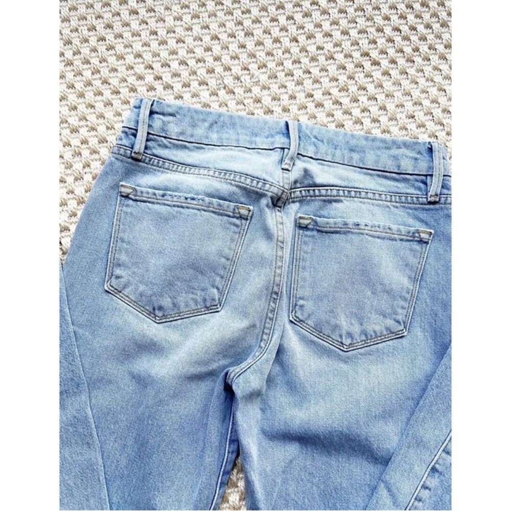 Frame Le Mini Boot Olin Light Wash Boot
Cut Jean sz 25 - Picture 4 of 10